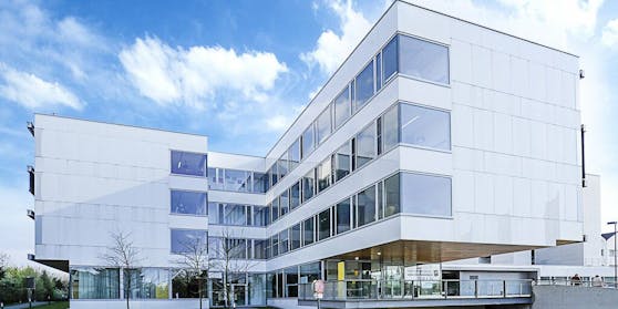 Das Universitätsklinikum Tulln in Niederösterreich kämpft mit der Flut an Patienten, auch im Burgenland ist man am Limit.