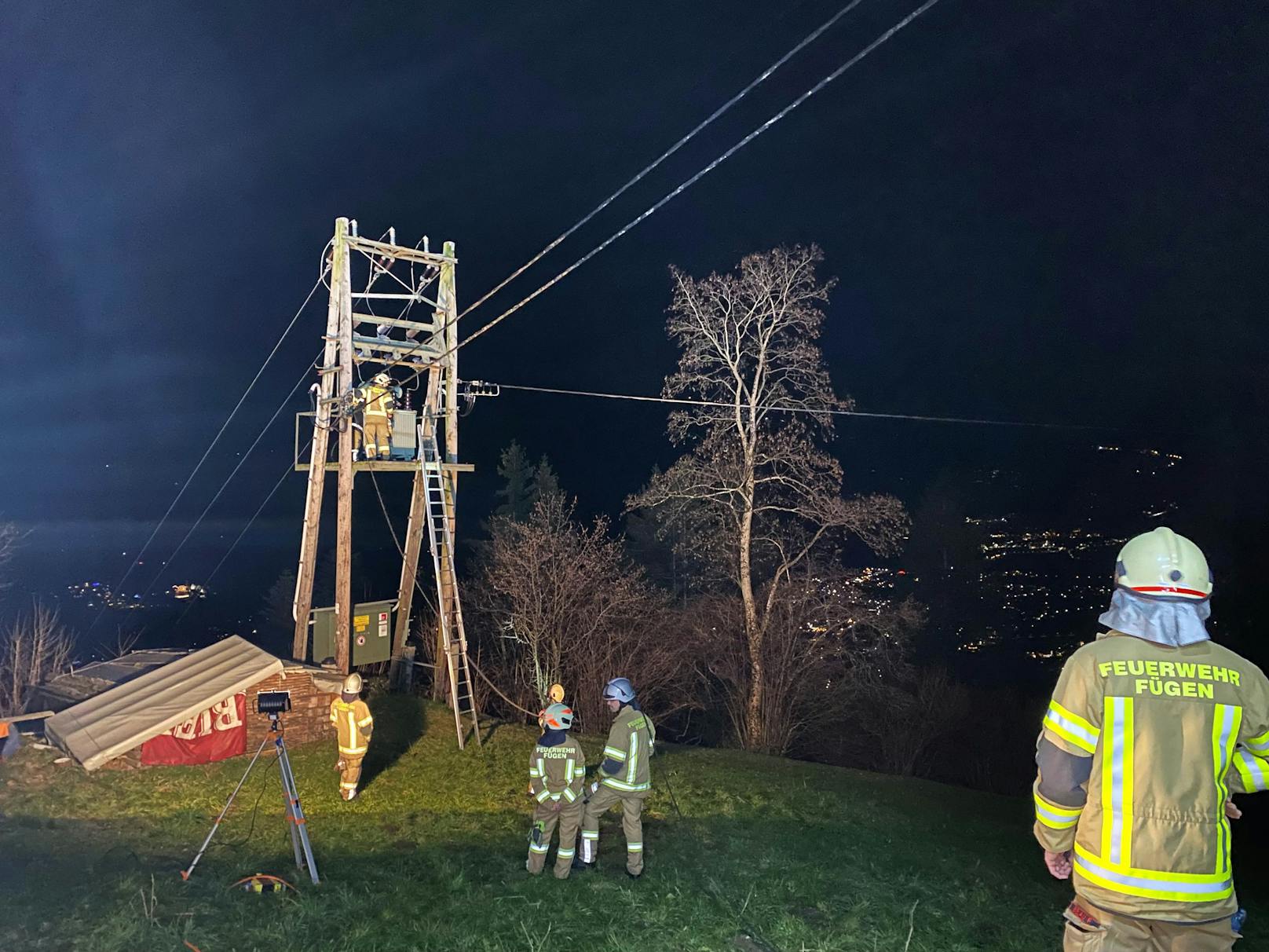 Die Freiwillige Feuerwehr Fügen konnte den Schaden beheben...