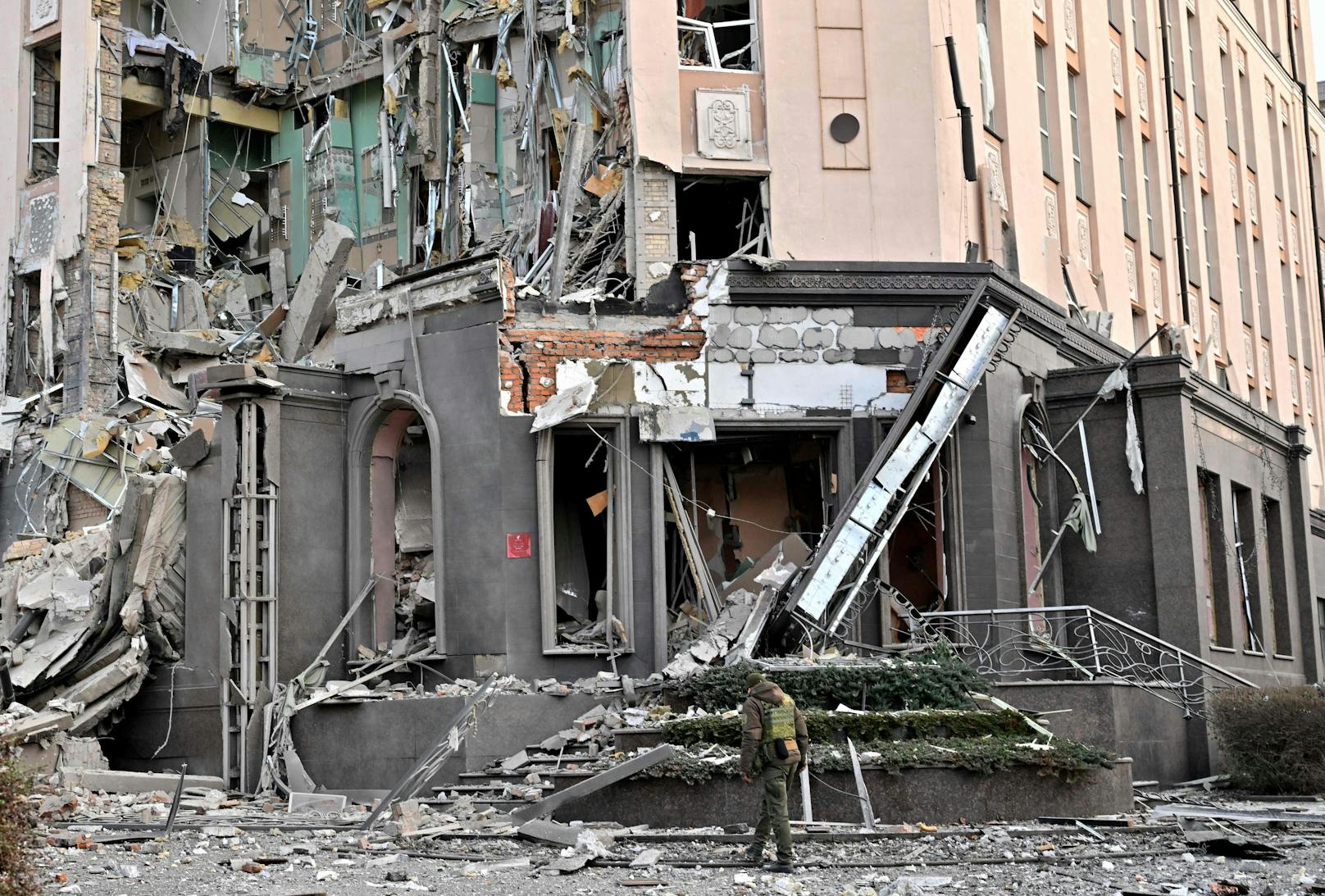 Ein Hotel im Zentrum Kiews wurde am 31. Dezember von einer russischen Rakete getroffen.&nbsp;