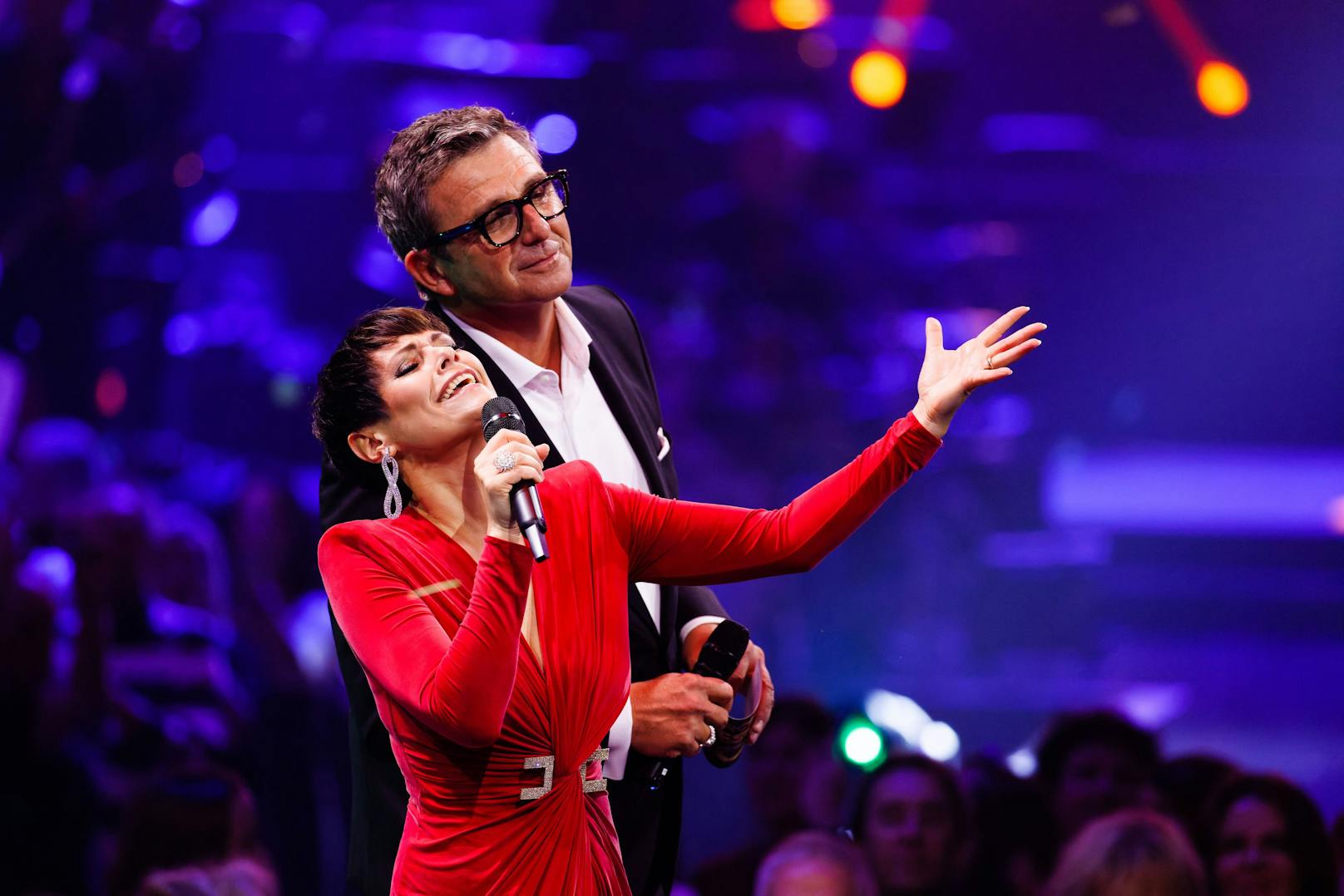Hans Sigl und Francine Jordi moderieren "Die große Silvestershow" im ORF.