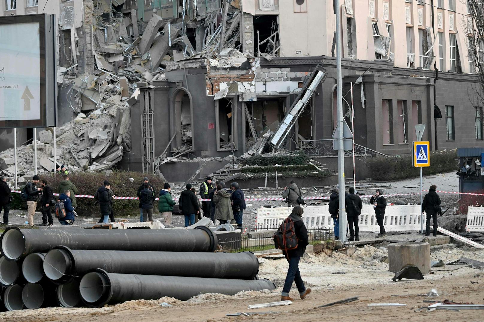 Auch andere Regionen wurden getroffen – in Kiew kam mindestens eine Person ums Leben.&nbsp;