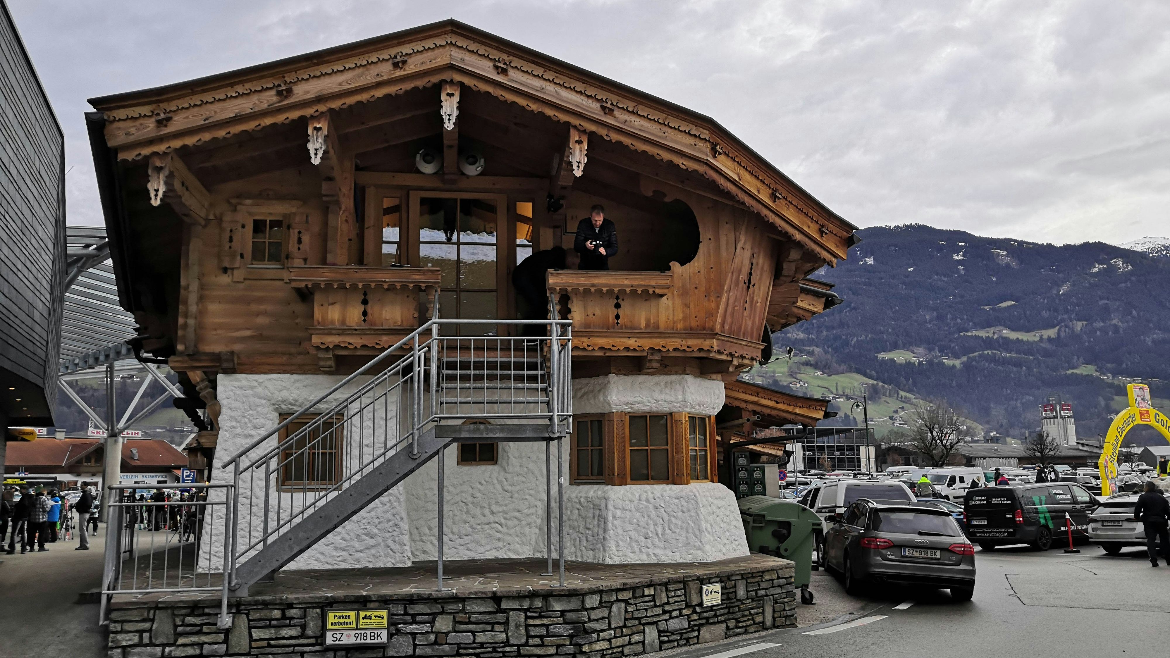 Tödlicher Absturz vom Balkon  -Fotocredit: ZOOM.TIROL 