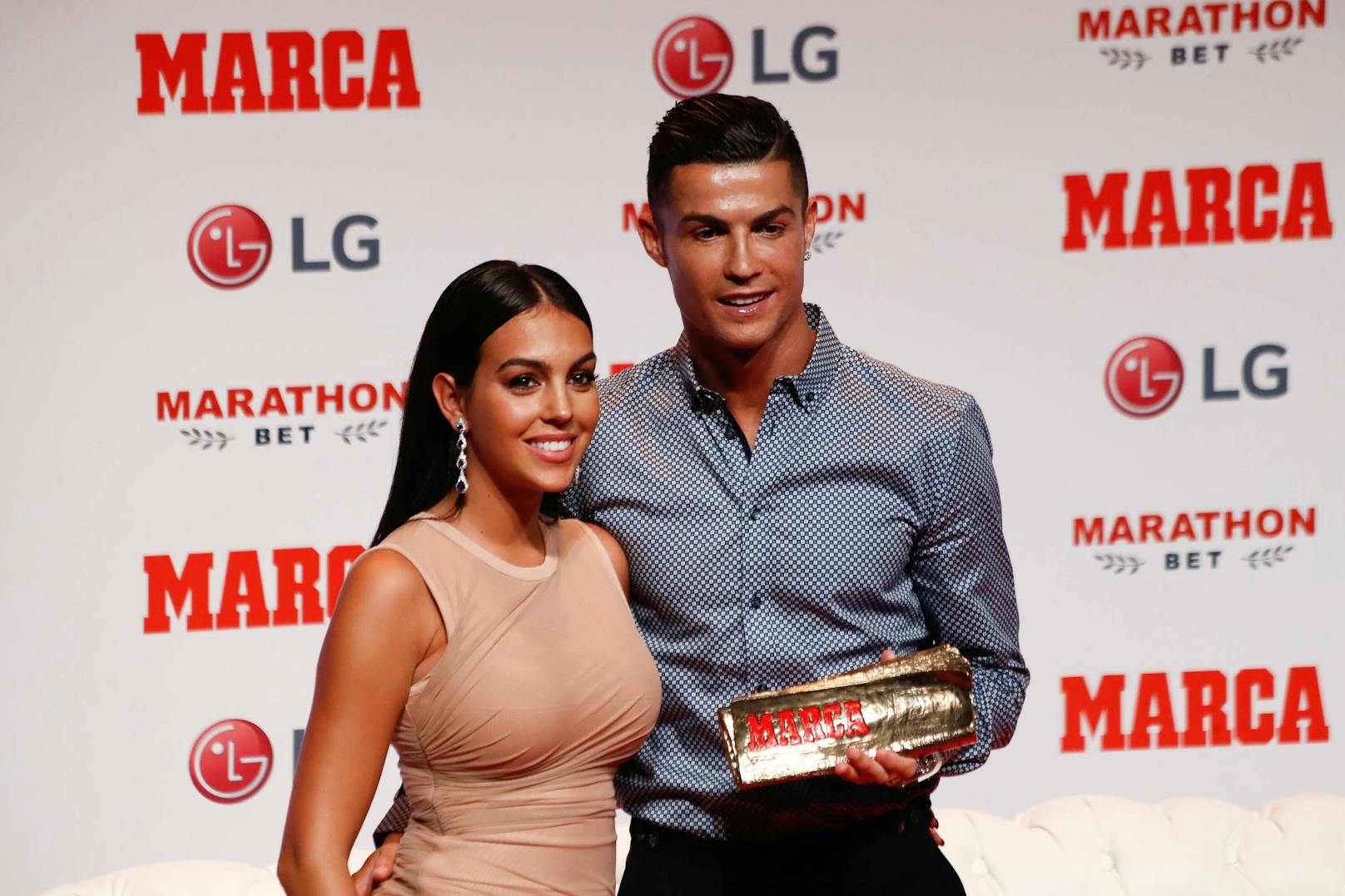 Cristiano Ronaldo hat bei Al-Nassr unterschrieben, nun meldet sich seine Freundin Georgina Rodriguez zu Wort. 