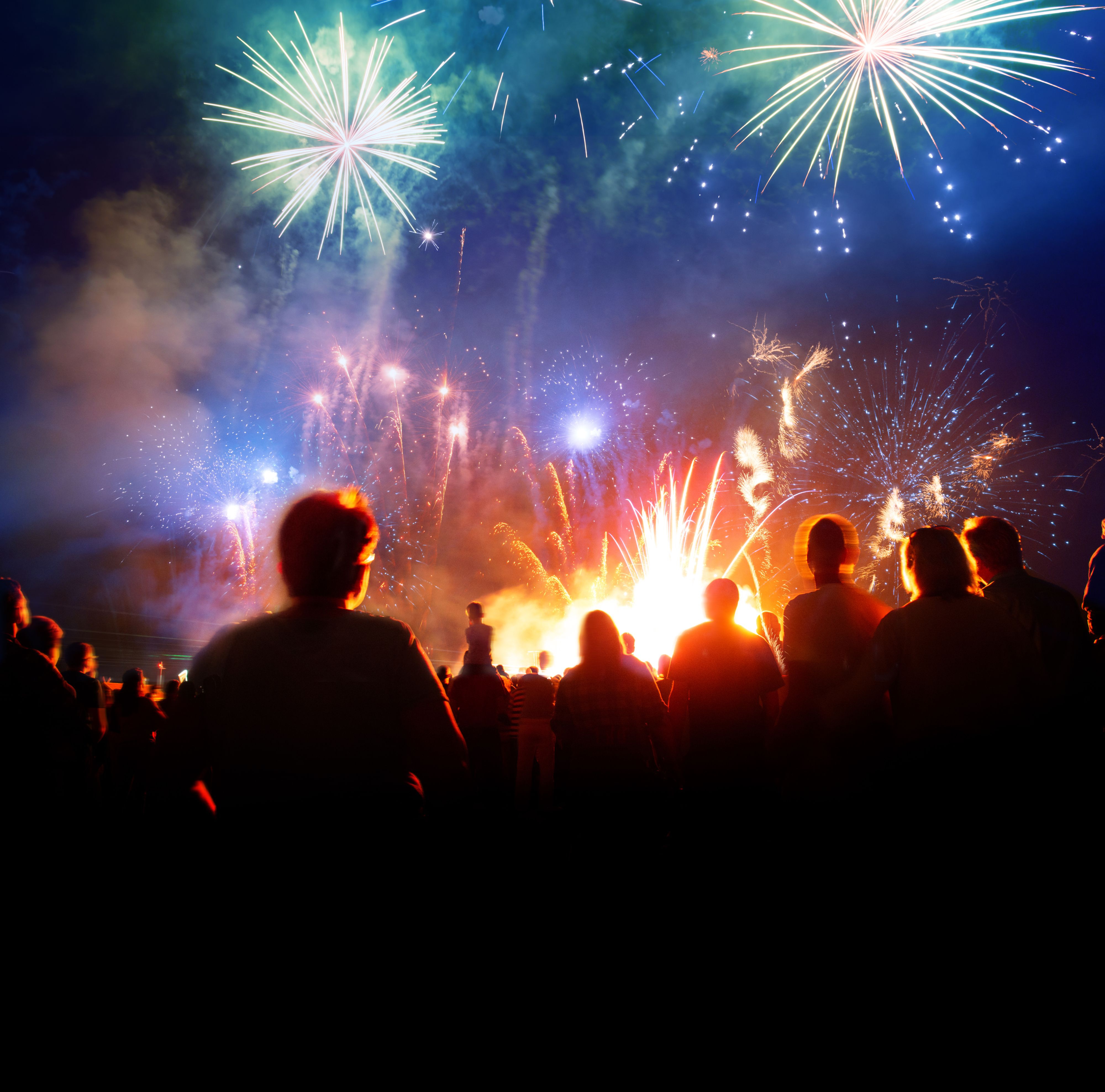 Aus zahlreichen Wiener Bezirken gingen heftige Pyro-Hilferufe ein.