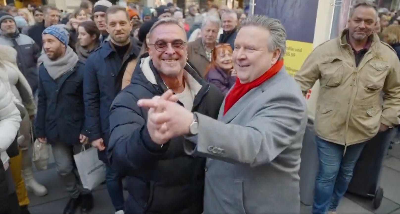 Wiens Stadtchef Michael Ludwig legte am Silvesterpfad ein Tänzchen hin – mit einem Mann.