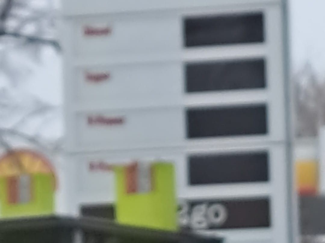 Auch eine Tankstelle ist betroffen.