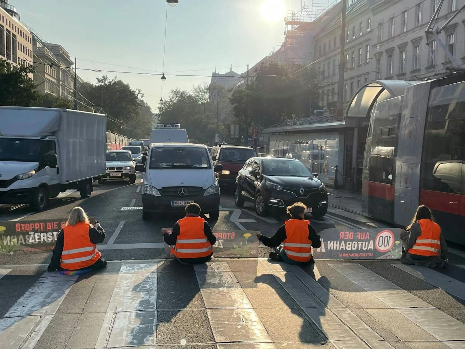 Die "Letzte Generation" will ab Schulbeginn in Wien erneut Straßenblockaden errichten.