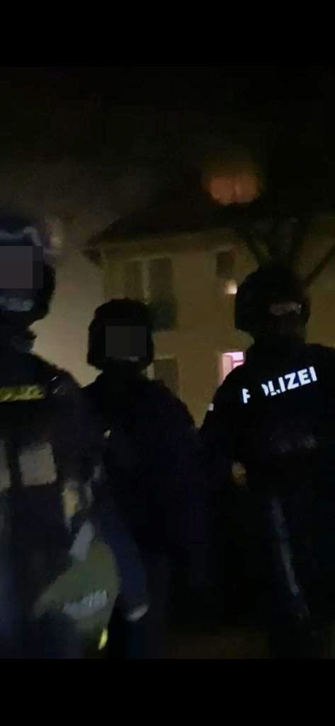 Der Polizeieinsatz in Baden: Zeuge (31) musste Hände hochnehmen.