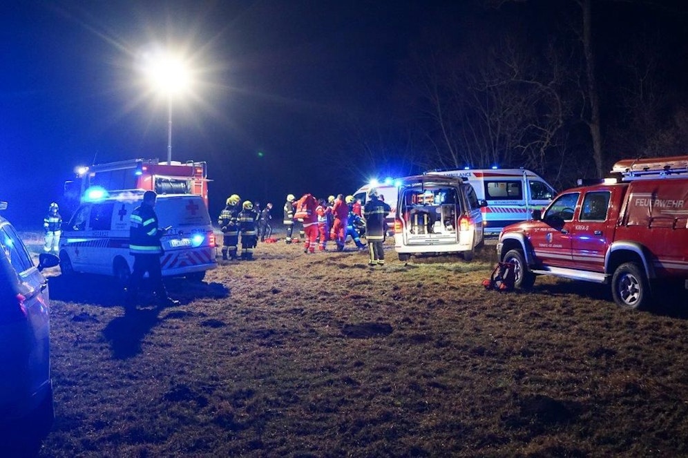 Ein 18-Jähriger wurde in der Silvesternacht in Ternitz von einer Kugelbombe getötet.