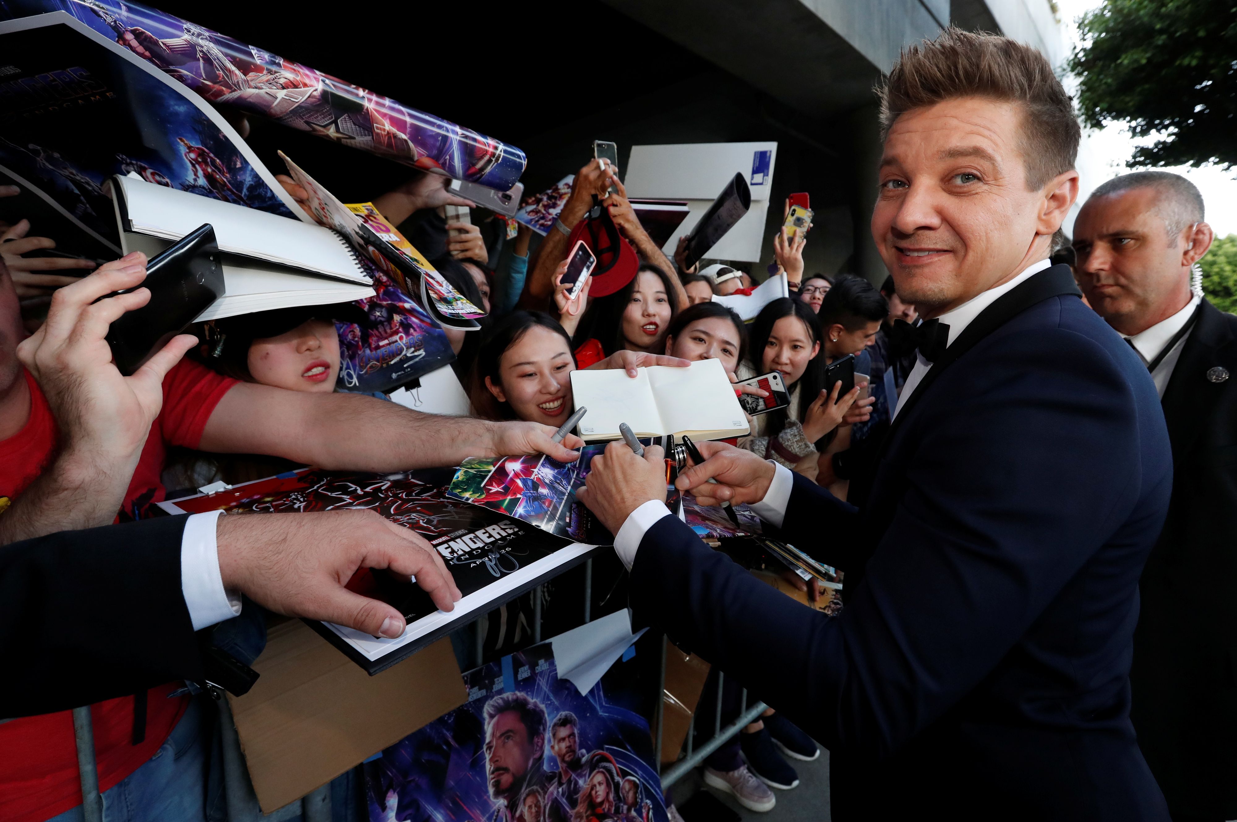 Jeremy Renners Zustand sei jedoch stabil, heißt es.