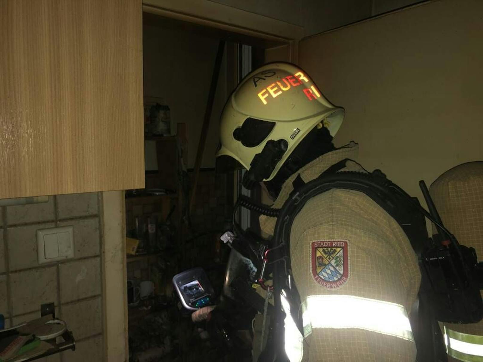 Der Atemschutztrupp der Feuerwehr stürmte die Wohnung.