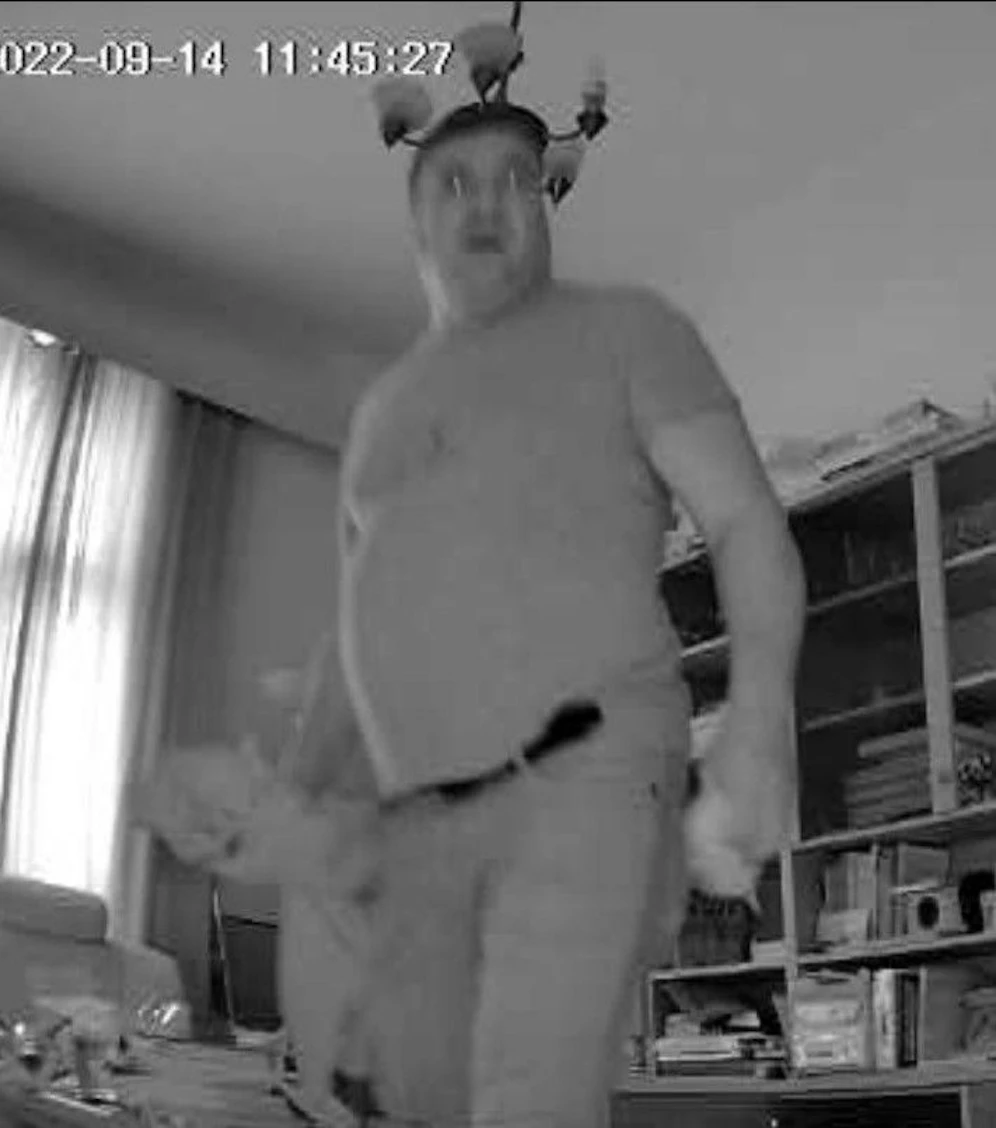 Eine Kamera filmte den Dieb bei dem Einbruch.