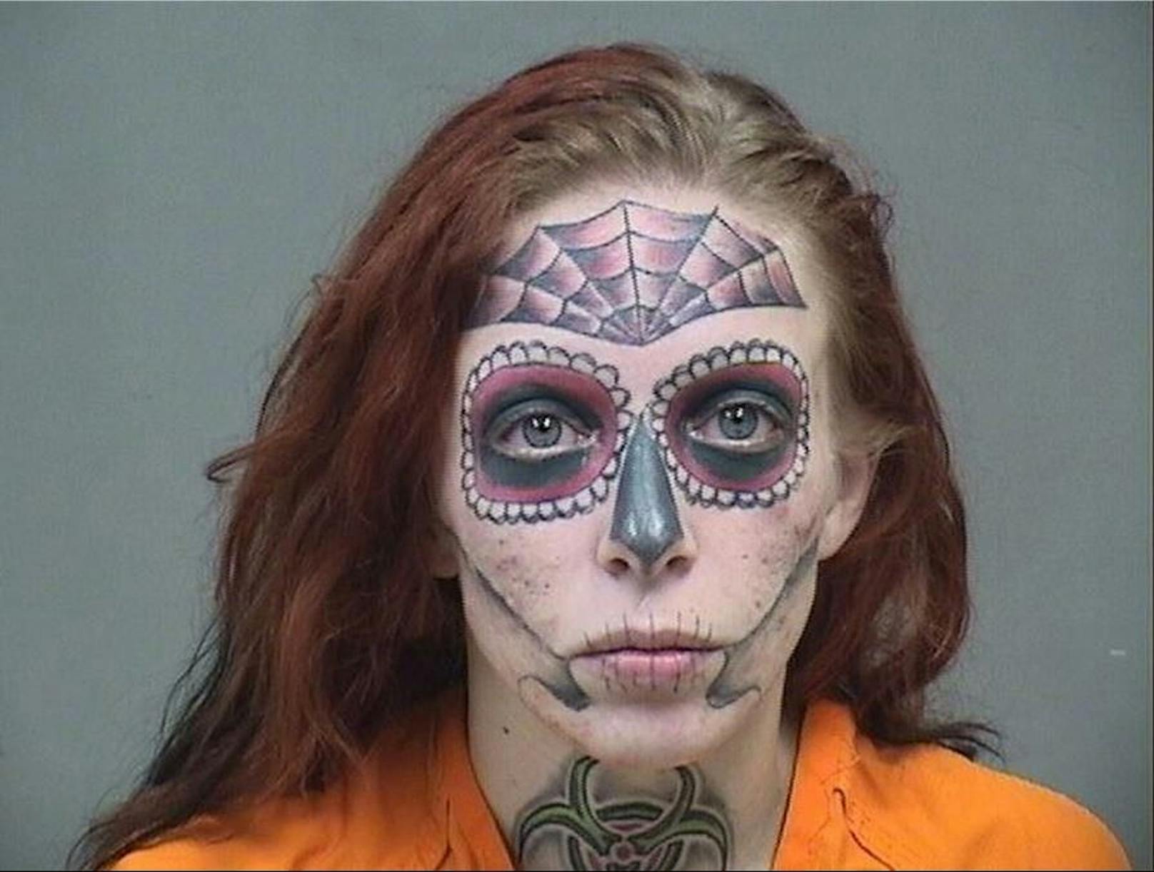 Das Fahndungsfoto von Alyssa Zebrasky ging 2018 viral, weil sich die Frau ein Skelett und ein Spinnennetz um die Augen, auf der Stirn und rund um den Mund hatte stechen lassen.