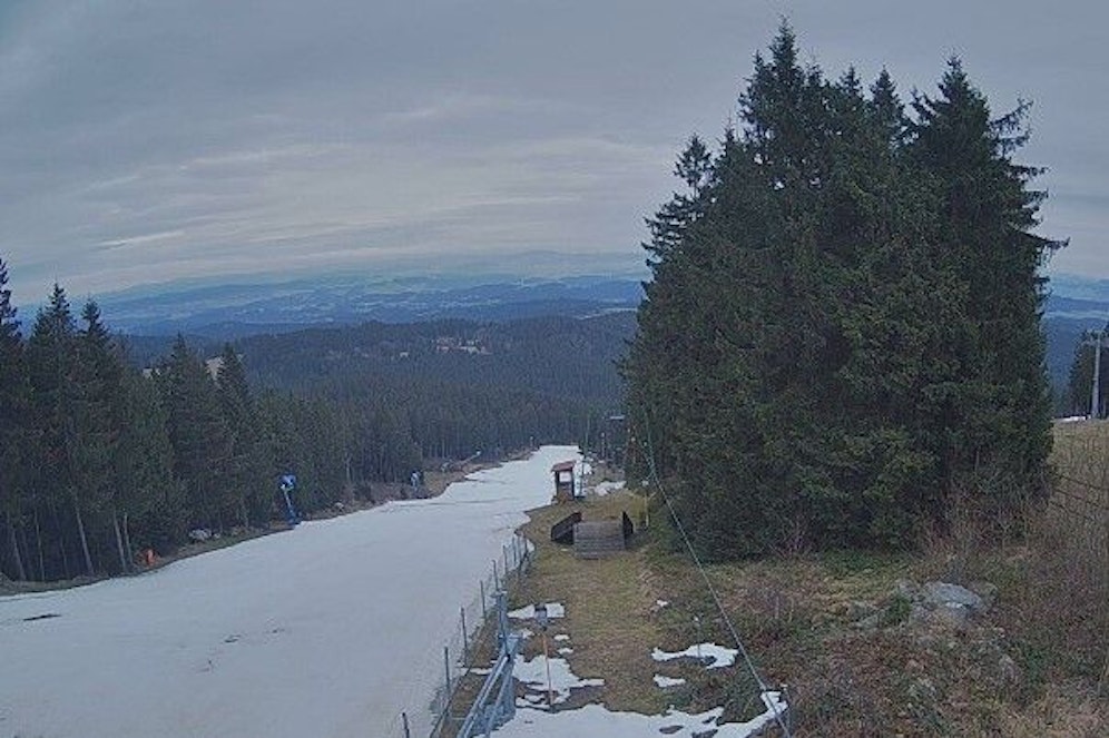 Am Sternstein musste der Betrieb vorerst eingestellt werden. Das Webcam-Bild zeigt die Situation am Dienstagvormittag.