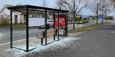 Bushaltestelle gesprengt – Polizei jagt Vandalen