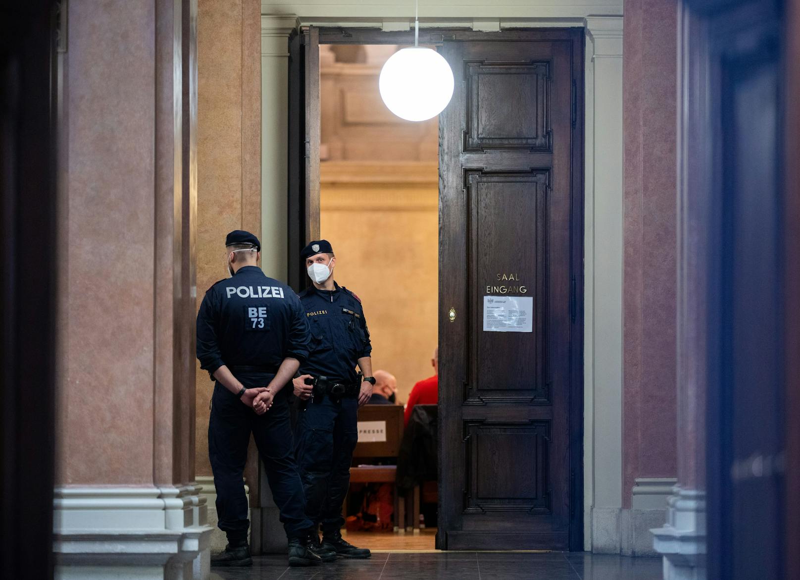 Wien-Terror: Mutter des Attentäters sagt unter Tränen aus