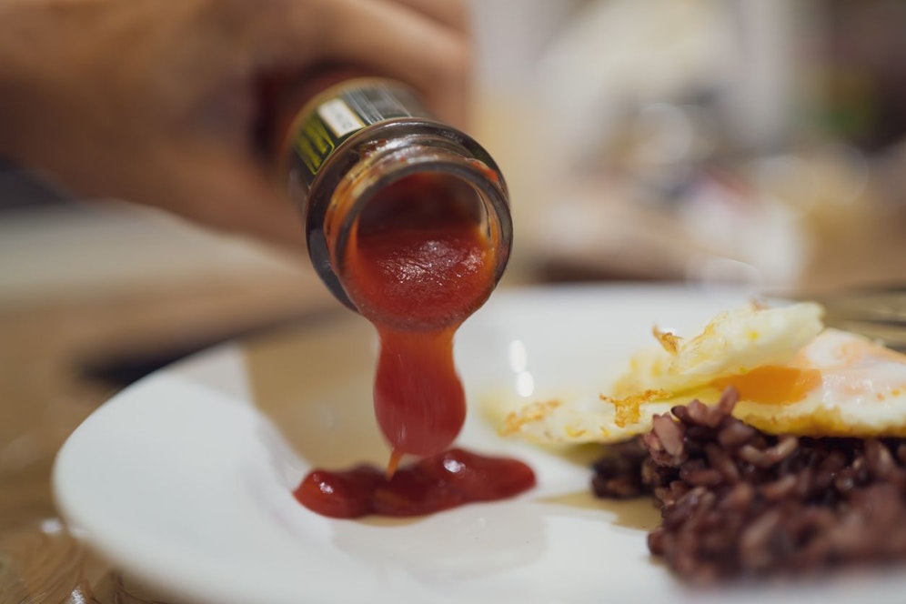 Der Kampf um den letzten Rest aus der Ketchupflaschen endet meist 1:0 für die Flasche.