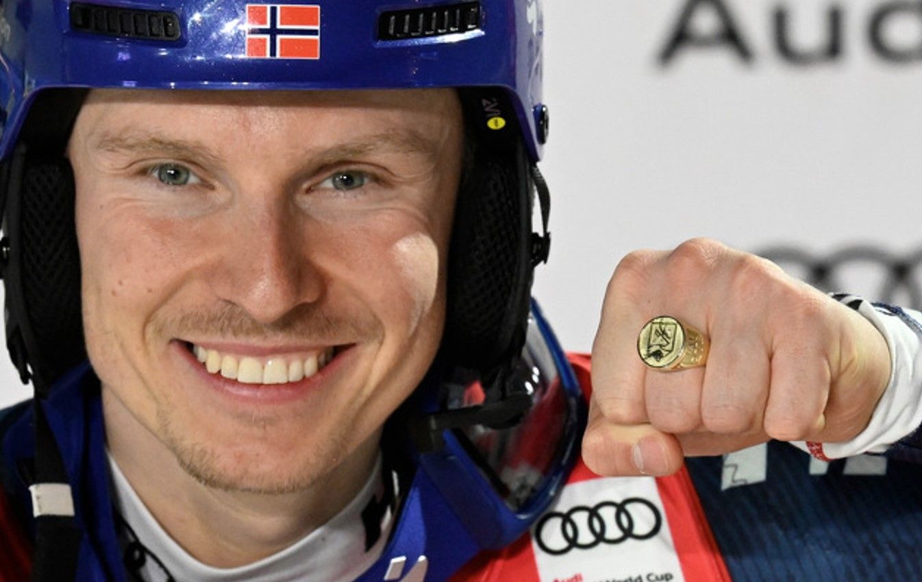 Henrik Kristoffersen mit dem Hirscher-Ring.