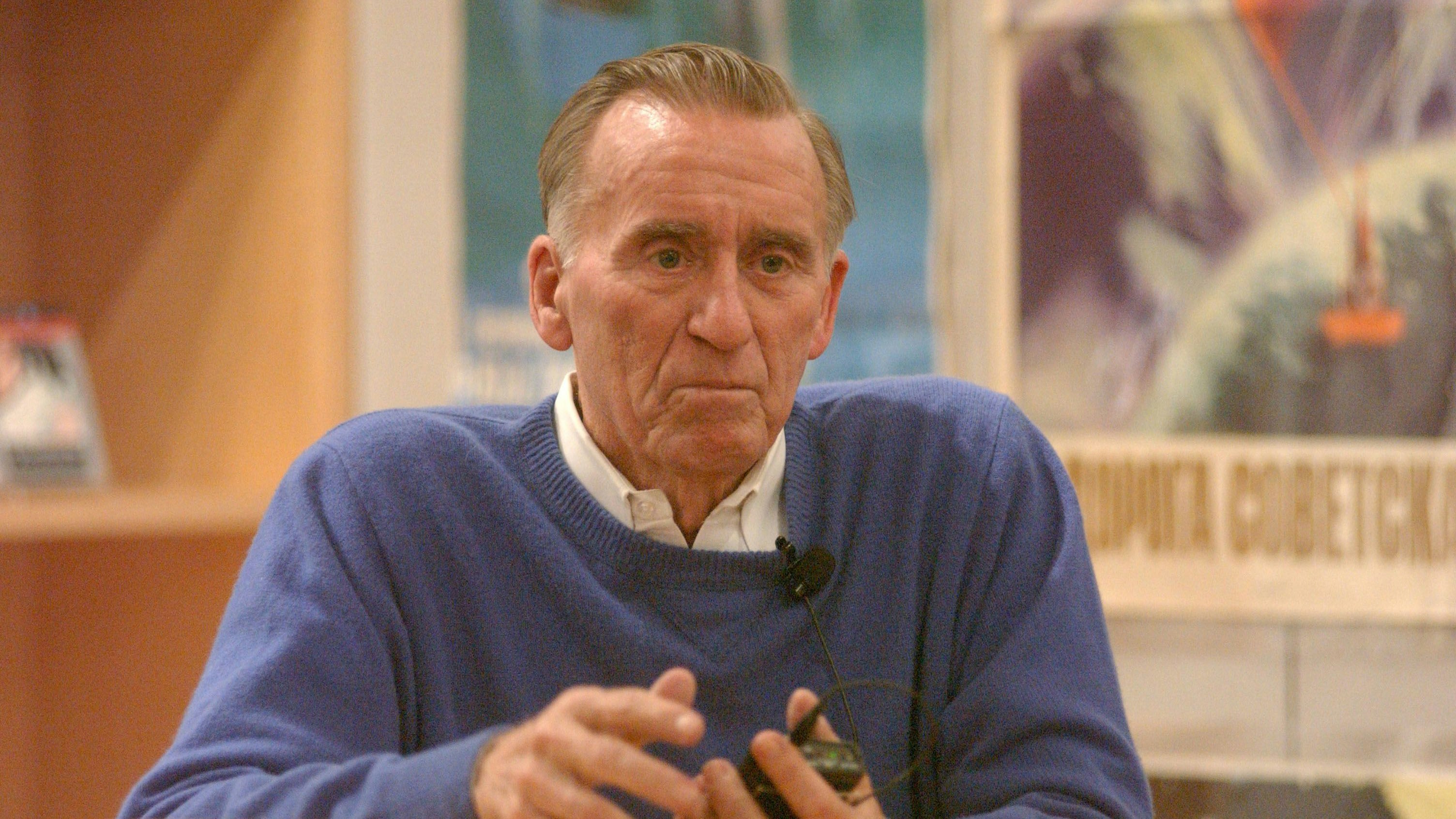 Download von www.picturedesk.com am 04.01.2023 (08:48).  January 3, 2023: The Last surviving Apollo 7 astronaut has died. WALTER CUNNINGHAM, a retired NASA astronaut and pilot of the first crewed flight in the space agency's famed Apollo program, died early Tuesday morning at the age of 90. He was one of the earliest members of NASA's human spaceflight program as a member of its third astronaut class, joining the space agency in 1963. He was selected to pilot Apollo 7, the first crewed mission of the NASA program that went on to land humans on the moon for the first time. FILE PHOTO SHOT ON: Mar 25, 2004; New York, USA; Apollo VII Astronaut Walter Cunningham held a book signing of his new book 'The All American Boys. - 20230103_PD10212 - Rechteinfo: Rights Managed (RM)