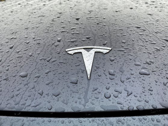 Ins Wasser gefallen? Anleger sorgen sich um die Tesla-Aktie.