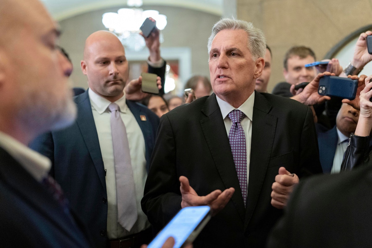 Download von www.picturedesk.com am 05.01.2023 (06:51).  Rep. Kevin McCarthy, R-Calif., leaves the House floor after the House voted to adjourn for the evening as the House met for a second day to elect a speaker and convene the 118th Congress in Washington, Wednesday, Jan. 4, 2023. (AP Photo/Jose Luis Magana) - 20230105_PD0239 - Rechteinfo: Rights Managed (RM)