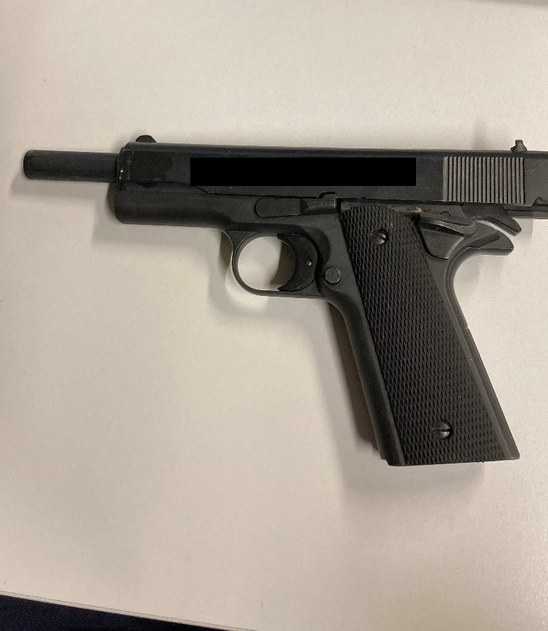 Die Schreckschusspistole wurde sichergestellt.