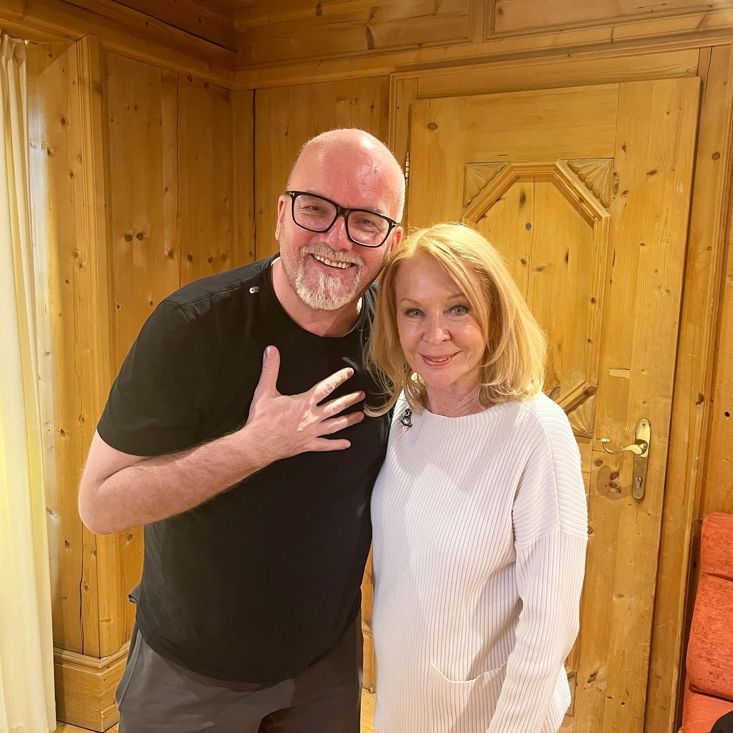 DJ Ötzi und auch Gerda Rogers machen zur Zeit Urlaub im "Stanglwirt" in Tirol