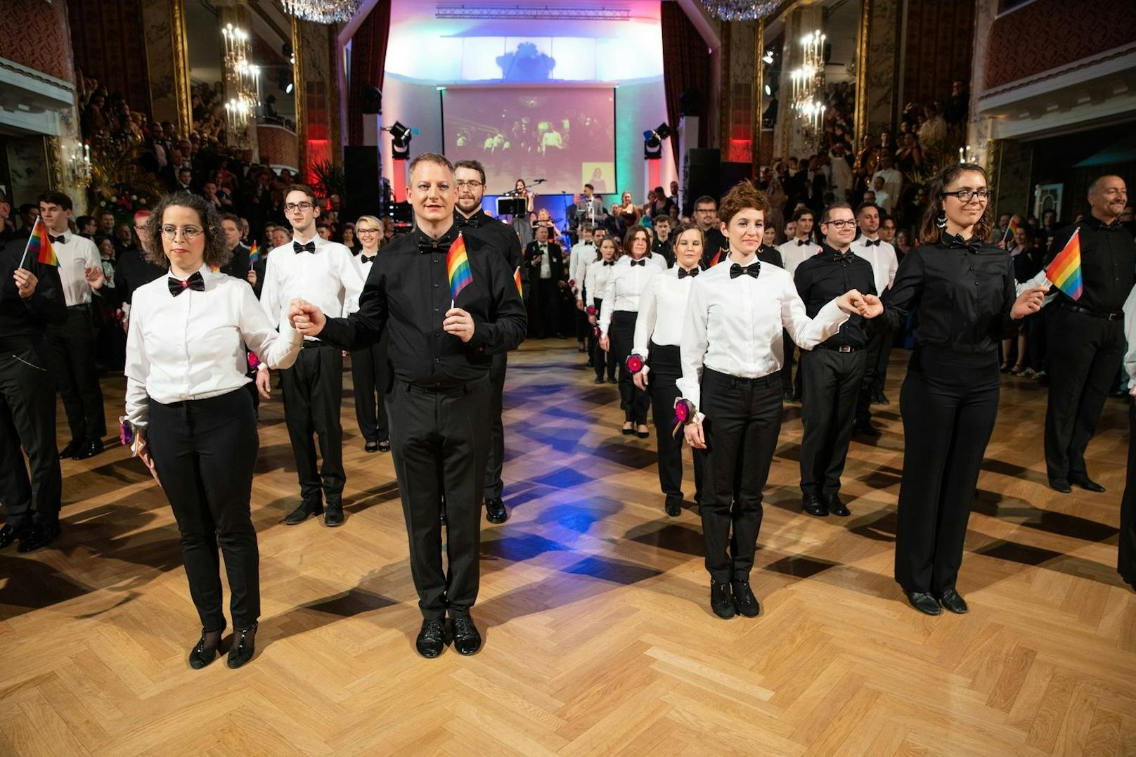 Das Eröffnungskomitee beim Wiener Regenbogenball