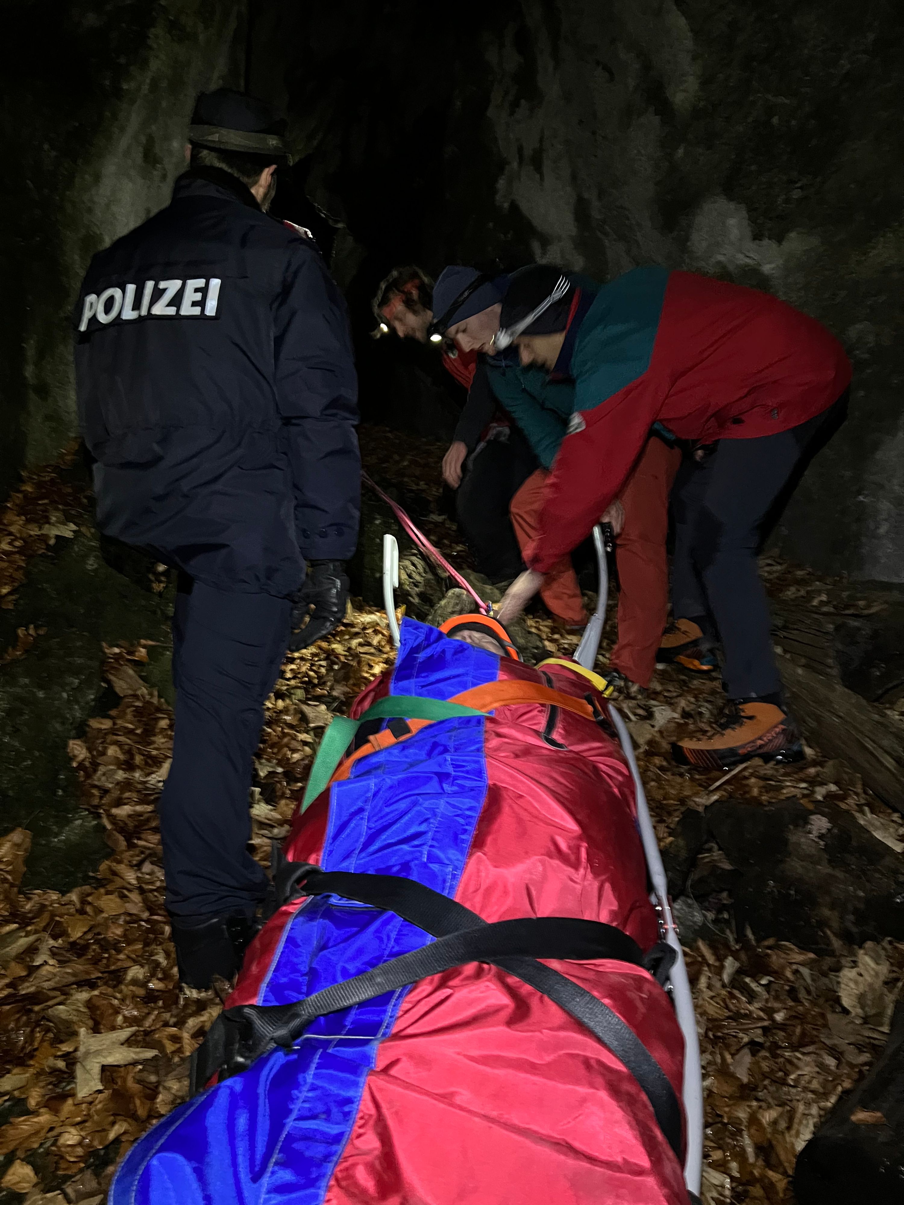 Der 82-Jährige kam in der Dunkelheit vom Weg ab.