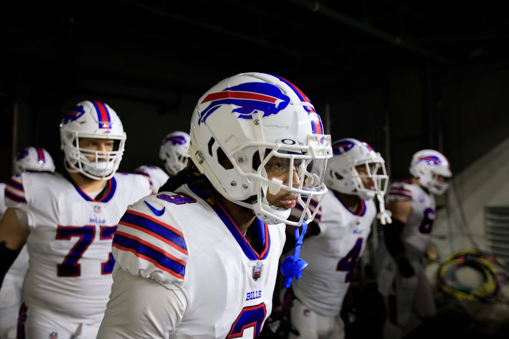 Damar Hamlin musste auf dem Footballfeld wiederbelebt werden. 