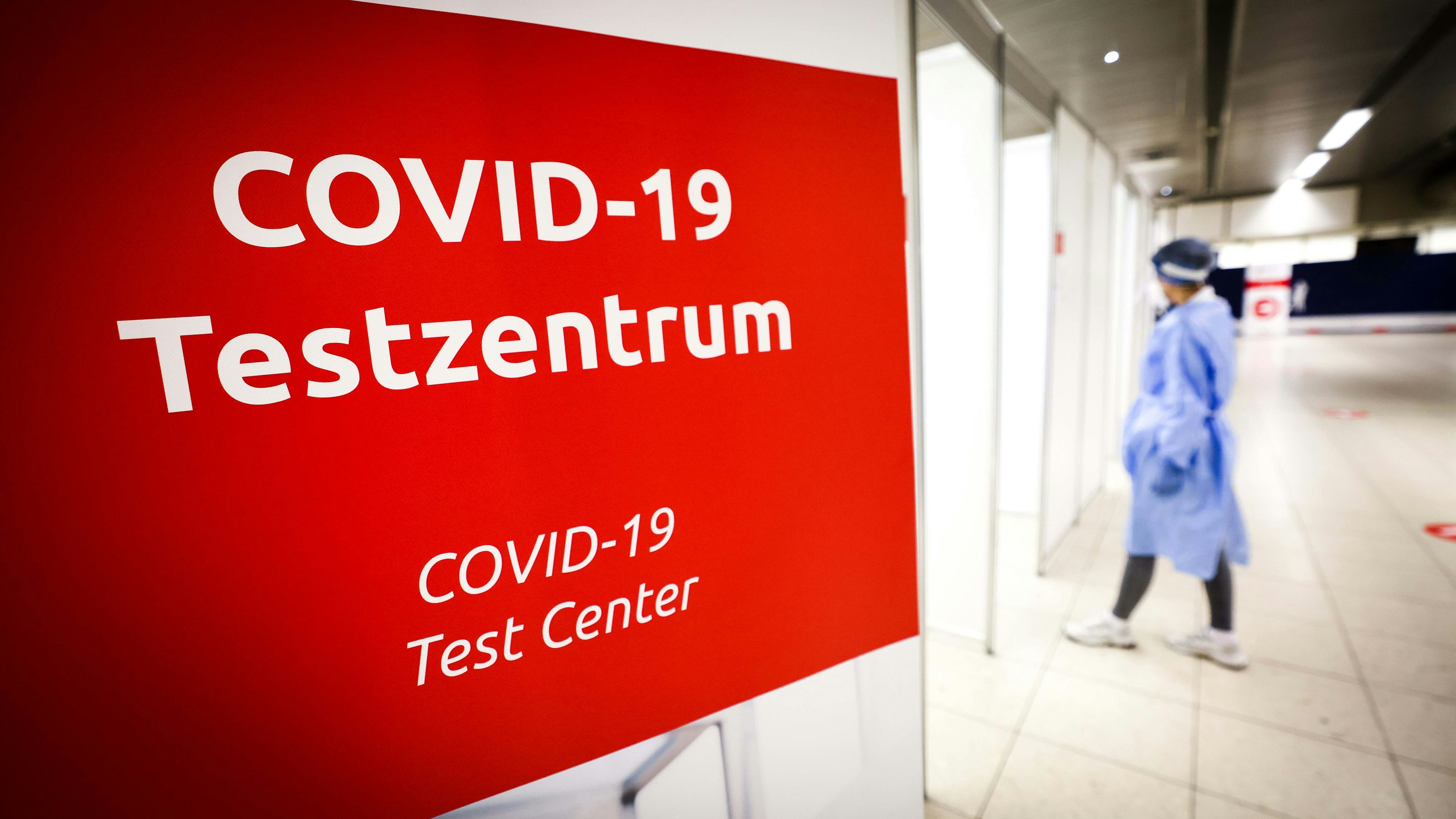 Die Testpflicht für Reisende aus China ist seit Mitternacht in Kraft.