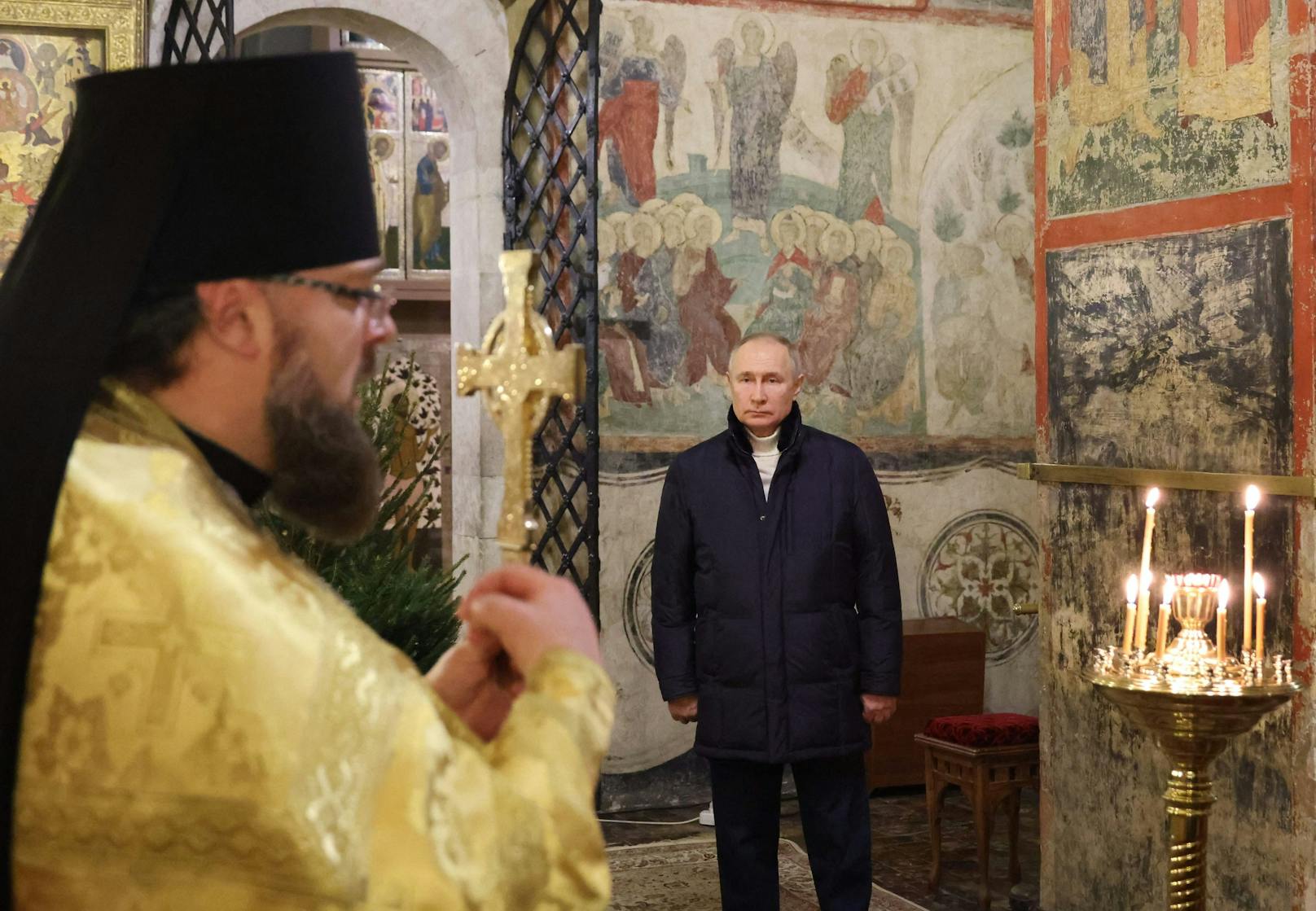 Wladimir Putin bei einer Messe anlässlich des orthodoxen Weihnachtens.