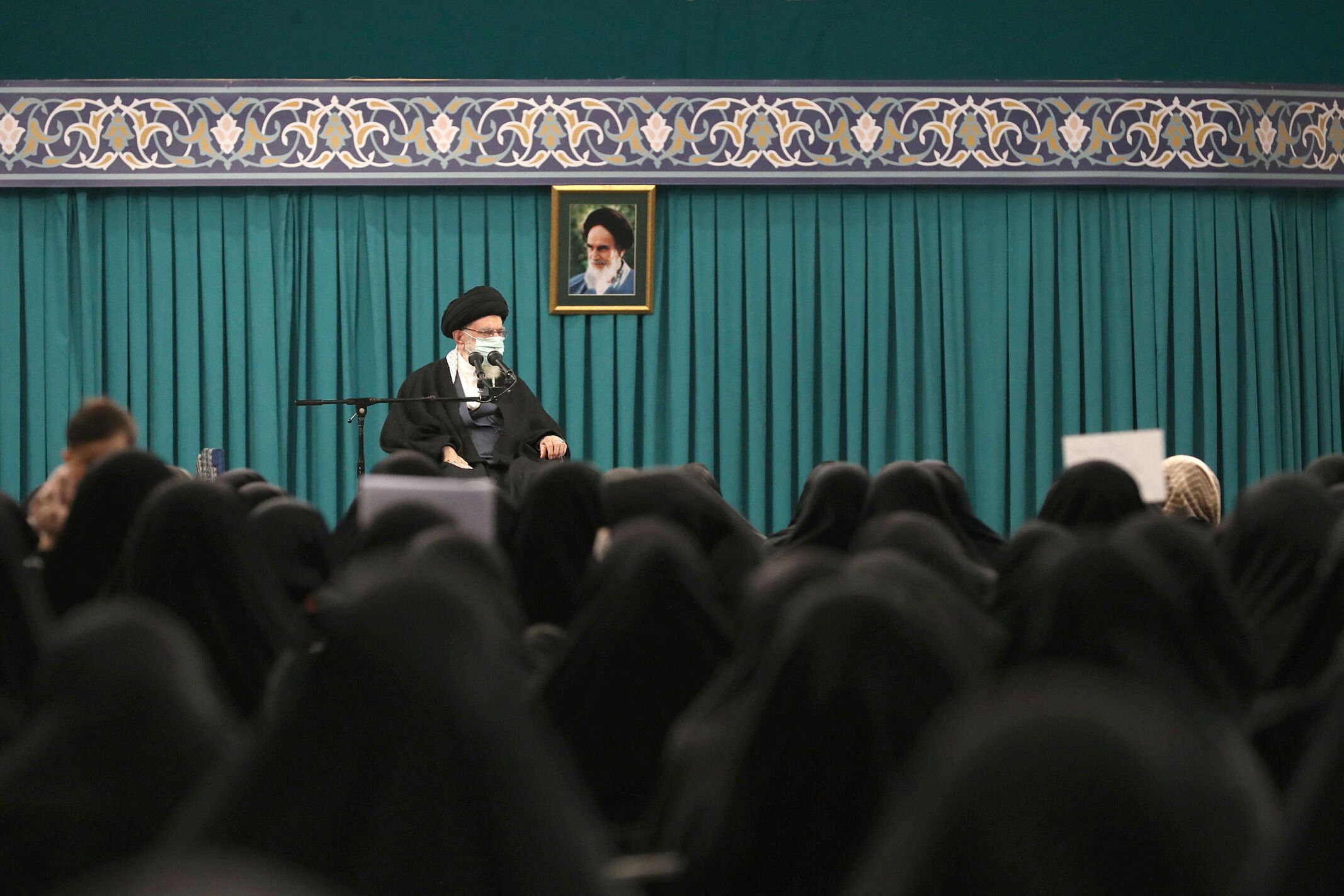 Die EU beschloss wegen der schweren Menschenrechtsverletzungen bereits weitere Sanktionen gegen den Iran.