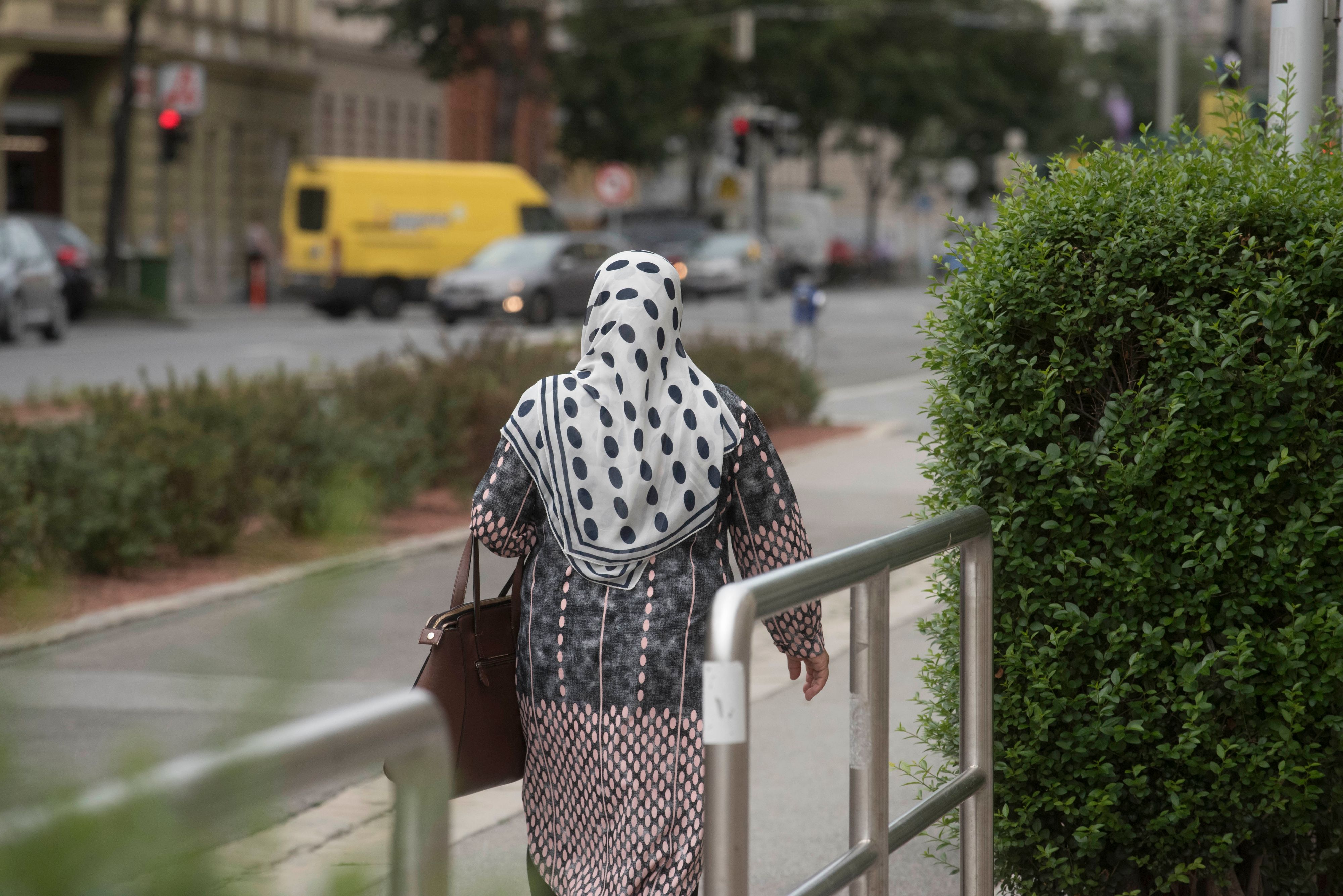 Hinzu kommt das Wort "Kopftuchträgerin". Es werde häufig als Synonym für Musliminnen verwendet.