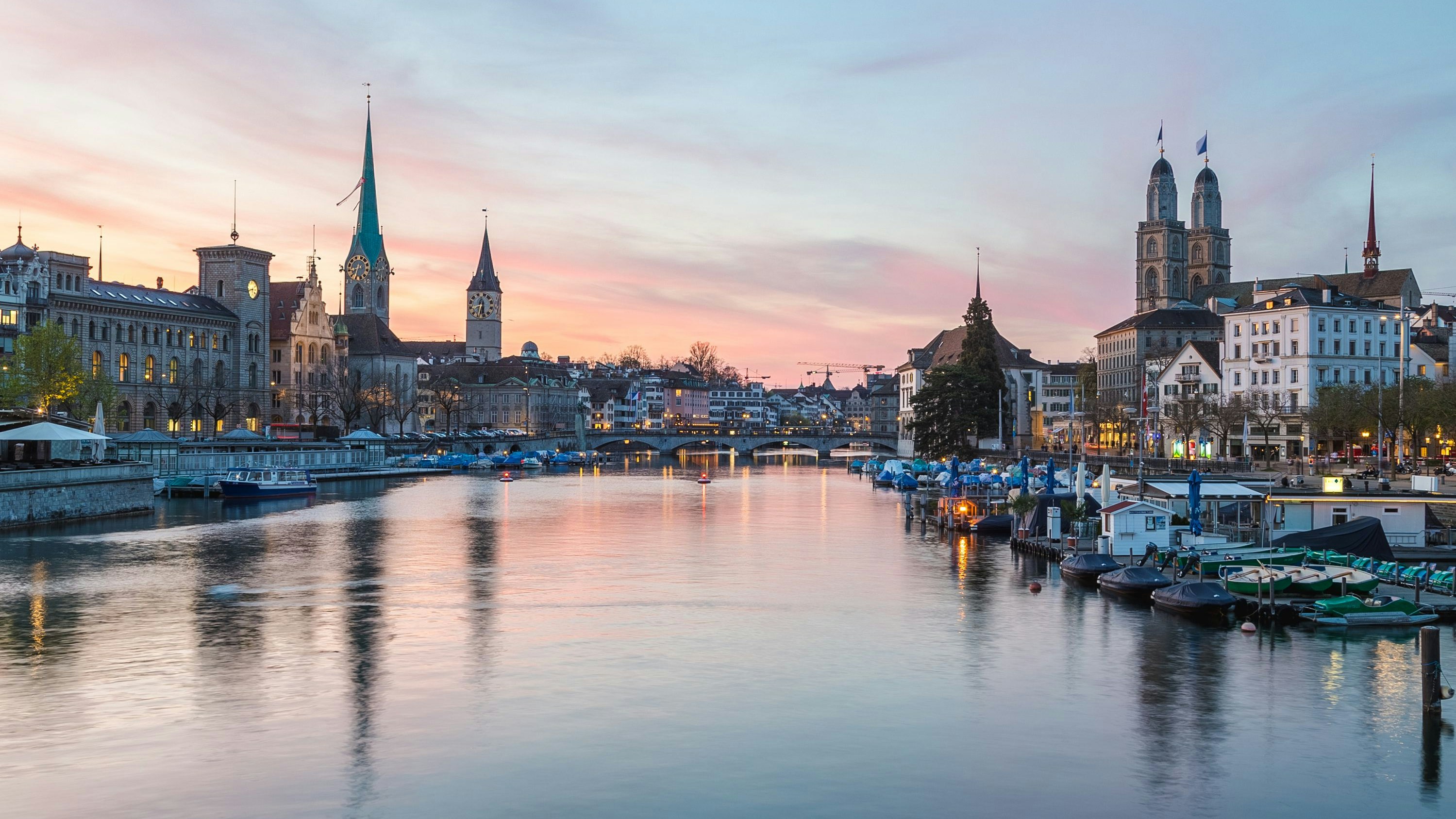 In der Nacht auf Samstag entdeckte eine Passantin in der Limmat einen leblosen Körper und alarmierte die Polizei.