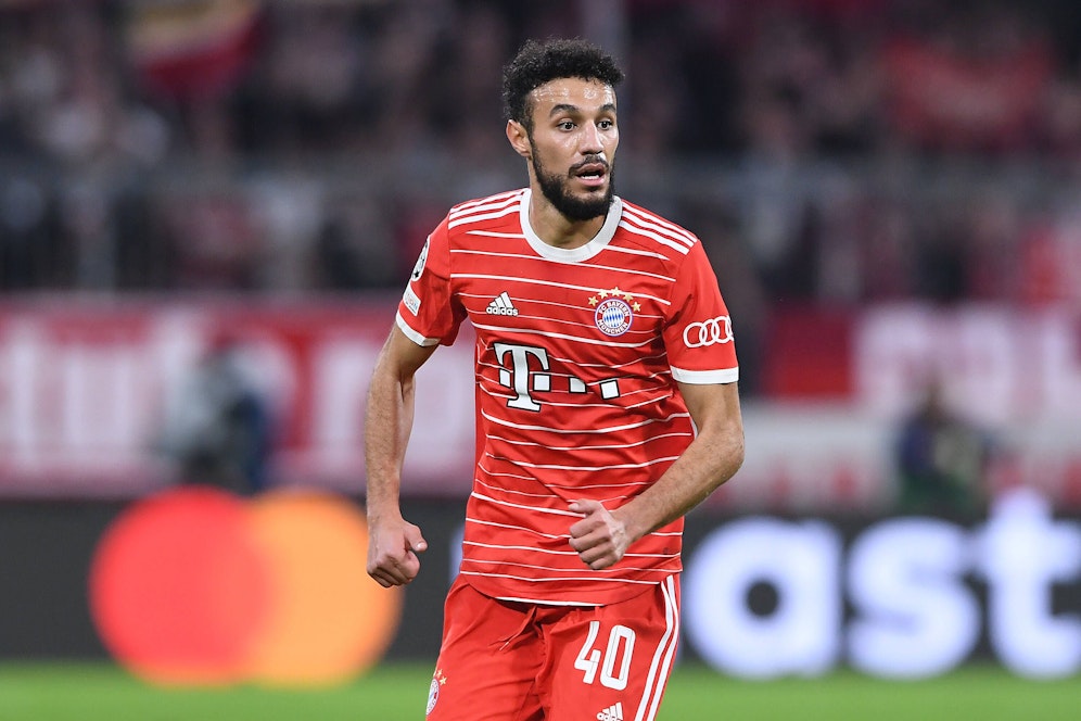 Bayern-Star Noussair Mazraoui hat sich während der WM in Katar mit dem Coronavirus infiziert. 