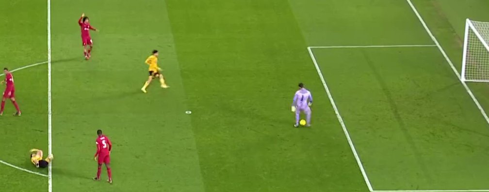 Alisson serviert Guedes das Tor