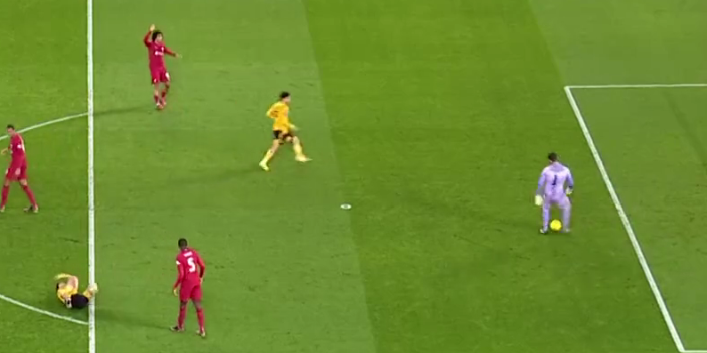 Alisson serviert Guedes das Tor