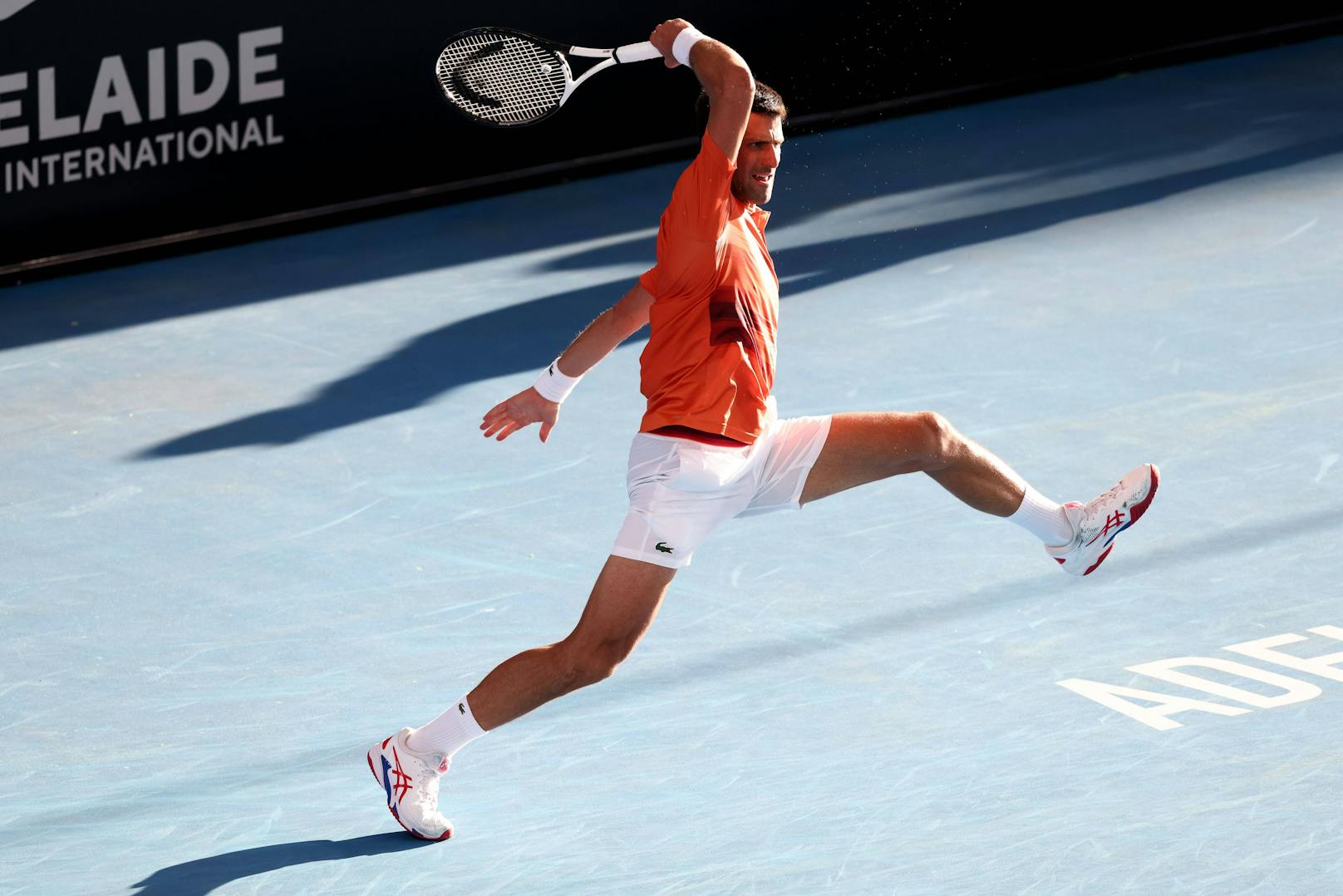 Novak Djokovic schwingt das Racket und das Zepter in Australien.