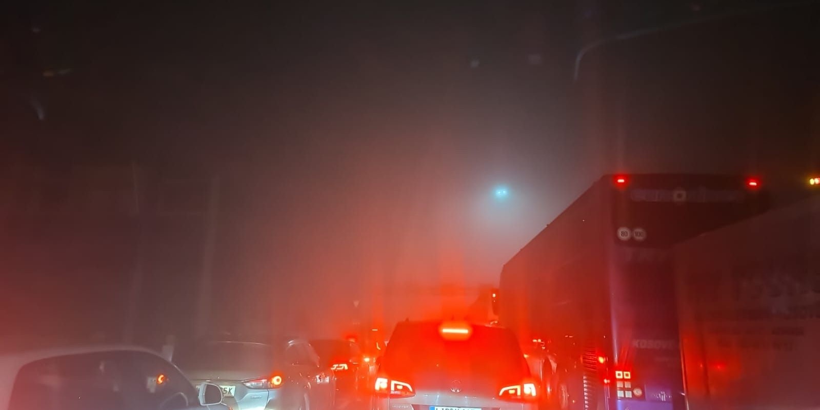 Während man in Kroatien seit 1.1. ohne zu warten, die Grenze überschreiten kann, beträgt die Wartezeit an der serbisch-ungarischen Grenze bis zu zehn Stunden. 