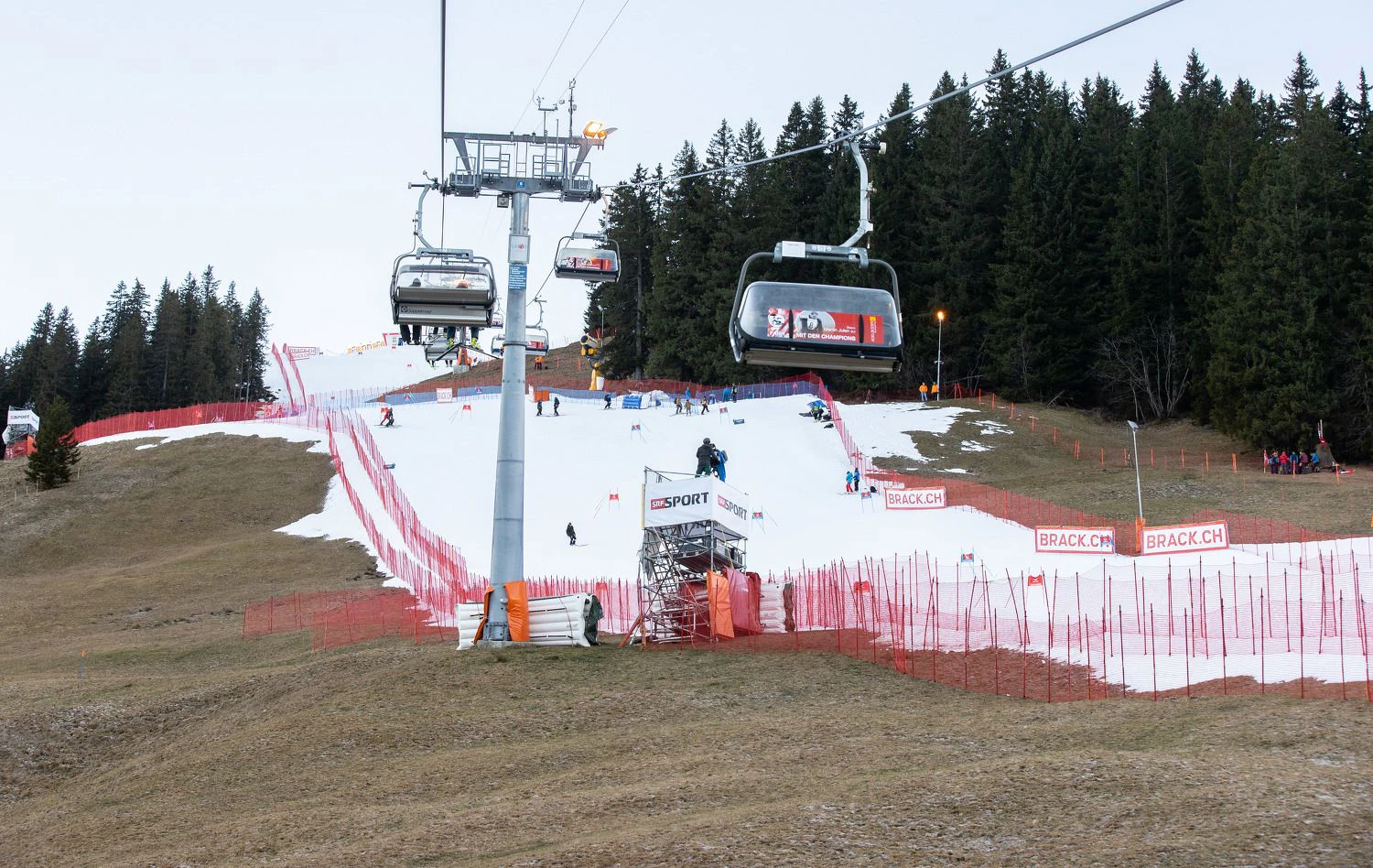 Das weiße Schneeband in Adelboden.