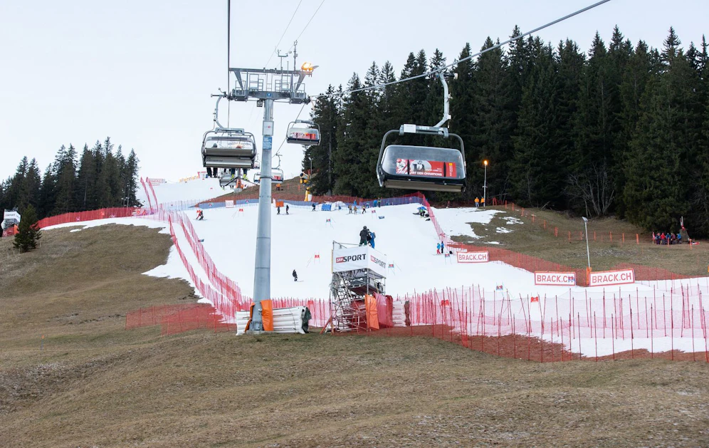 Das weiße Schneeband in Adelboden.