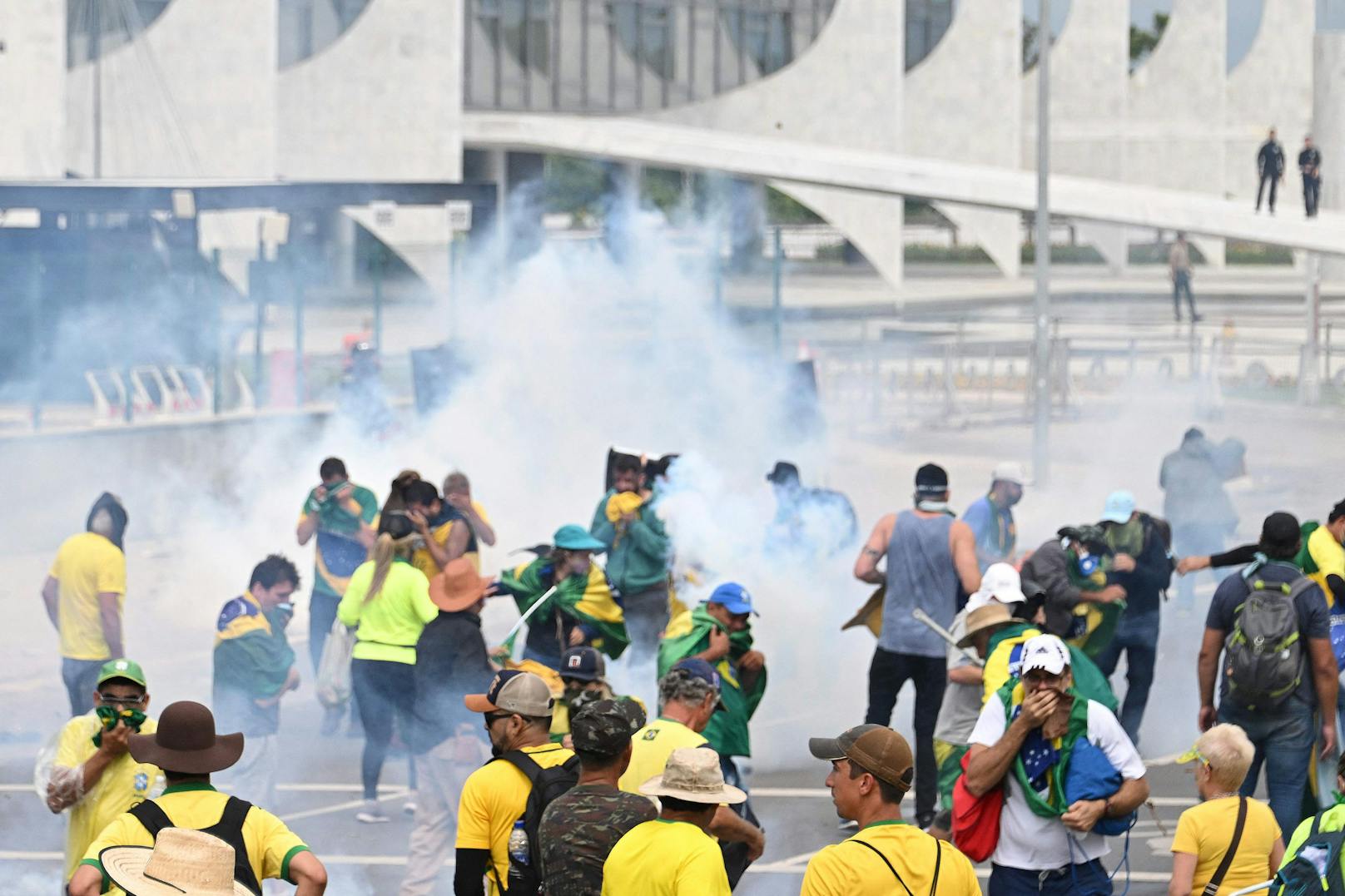 Bolsonaro-Anhänger stürmen Präsidentenpalast