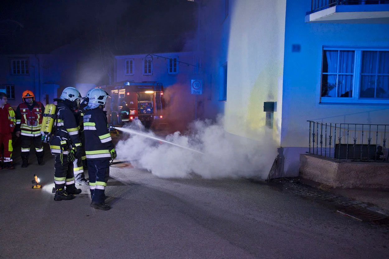 Brand einer Stromleitung im Bezirk Baden