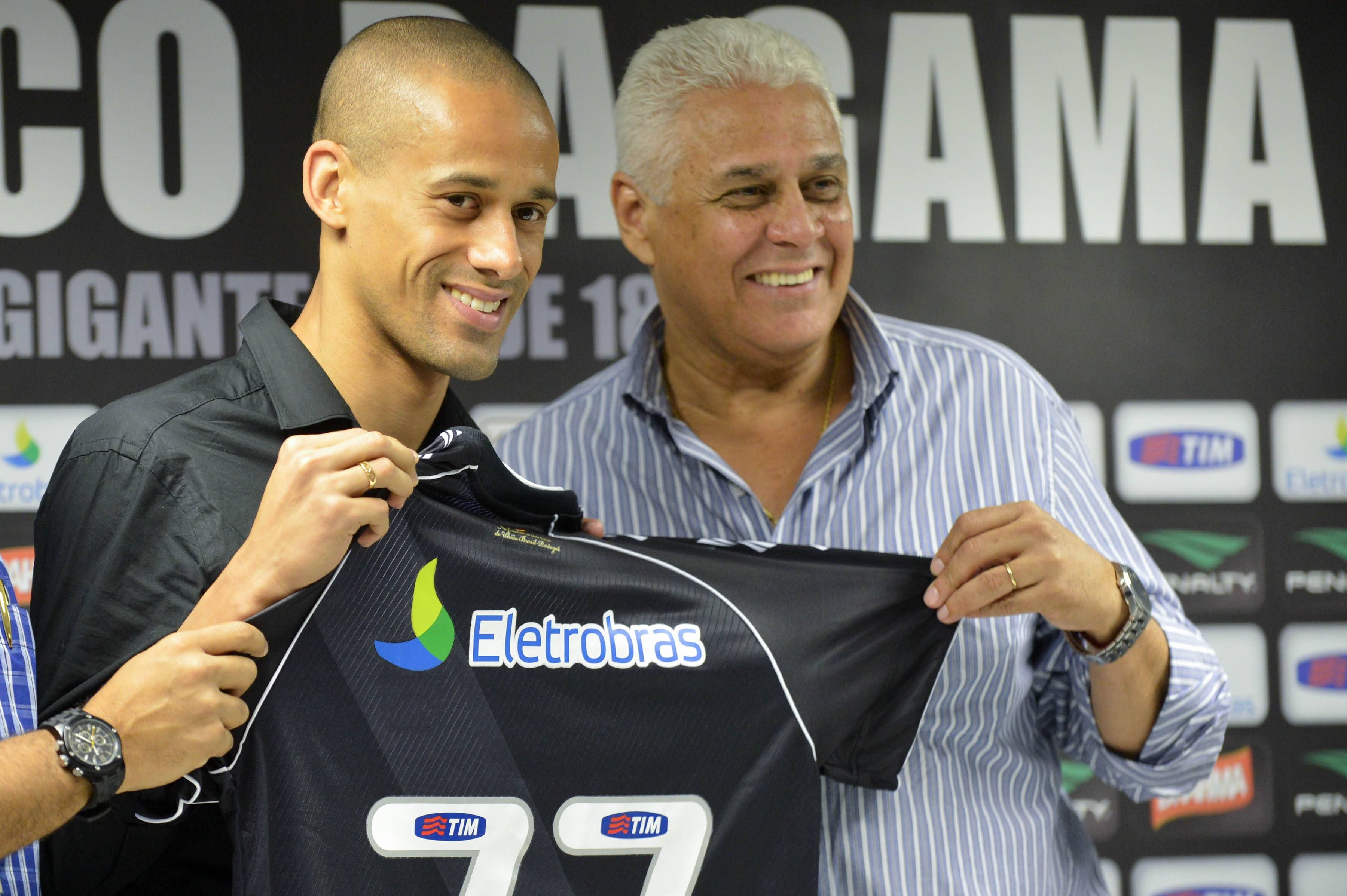 Roberto Dinamite (r.) 2012 als Klub-Boss mit Neuzugang Wendel