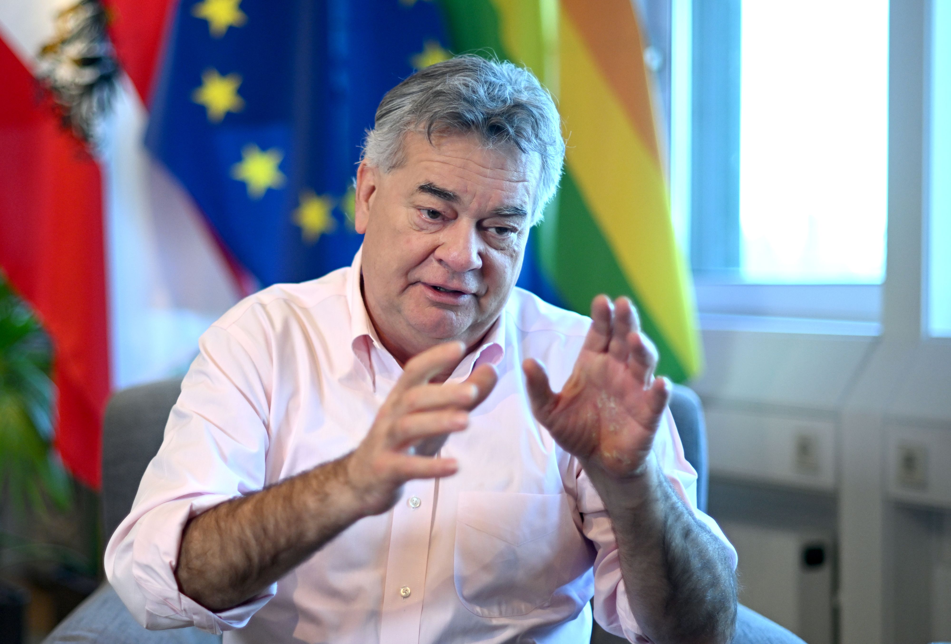 Werner Kogler lädt gemeinsam mit Bundeskanzler Karl Nehammer zur Regierungsklausur.