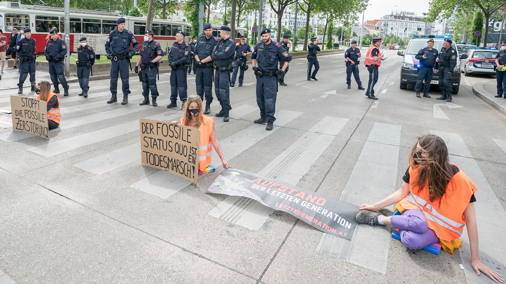 Die Aktivisten der "Letzen Generation" kündigen an, eine Woche lang Straßen in Wien zu blockieren.