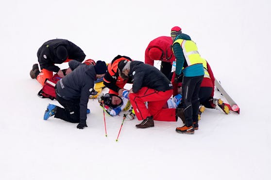 Clarisse Breche, covered in blood, must be transported from the target area.