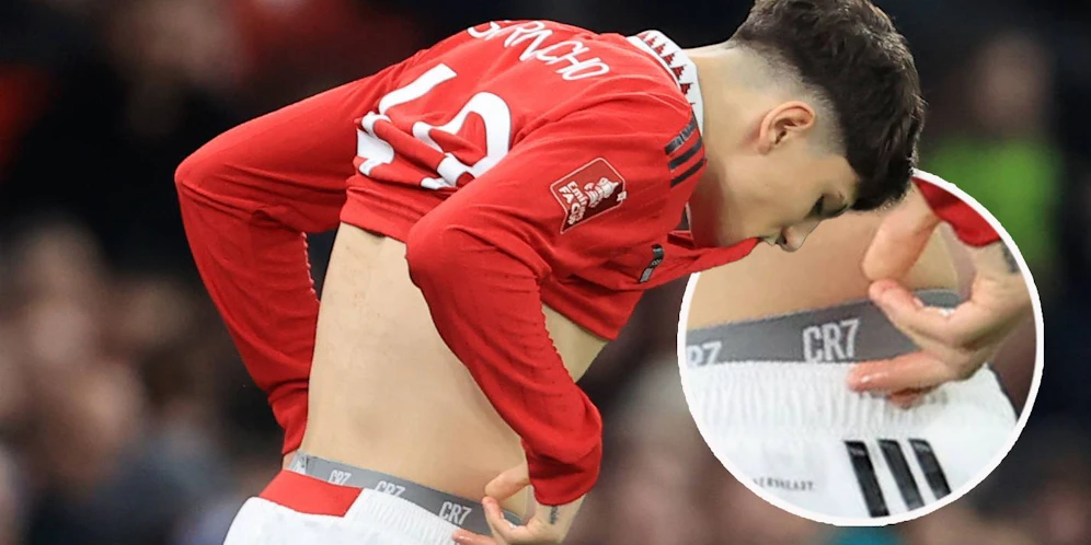 Alejandro Garnacho mit einer CR7-Unterhose