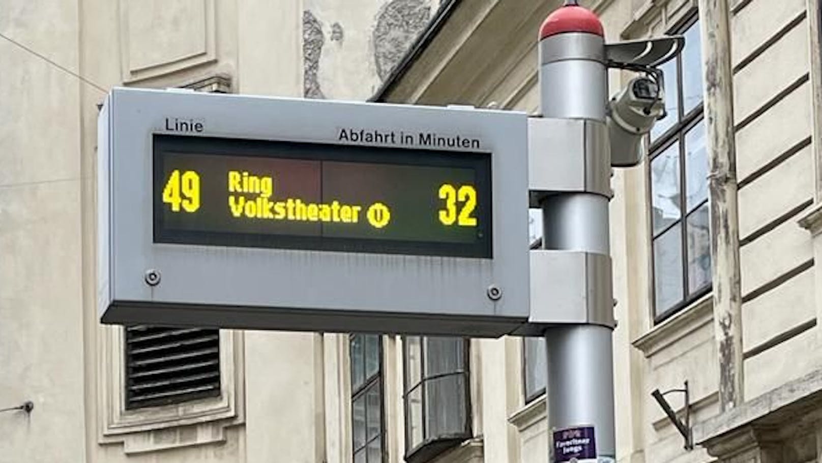 Über eine halbe Stunde wartete man auf die Straßenbahn der Linie 49.